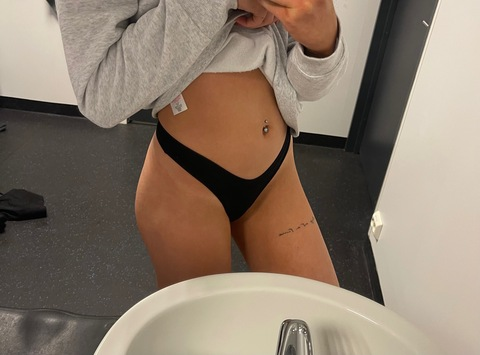 april-babe onlyfans leaked picture 1