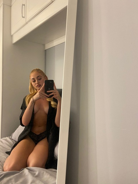 aprilhope66 onlyfans leaked picture 1
