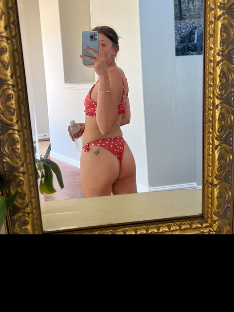 aveeesss onlyfans leaked picture 1