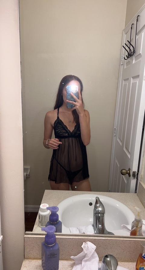 belle2264 onlyfans leaked picture 1