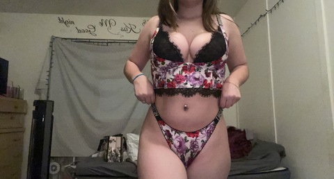 bethhaney19 onlyfans leaked picture 1