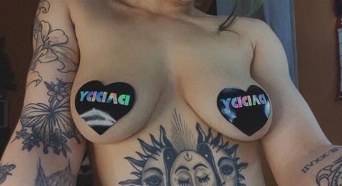 cryystaall_xx onlyfans leaked picture 1