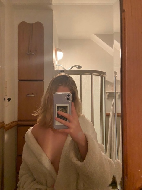 cute.emily onlyfans leaked picture 1