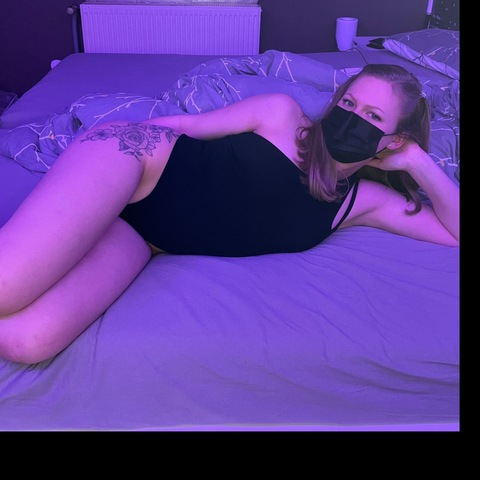 elfiescupcakeworldfree onlyfans leaked picture 2