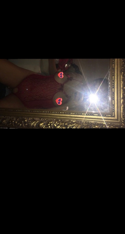 ema.xo onlyfans leaked picture 2