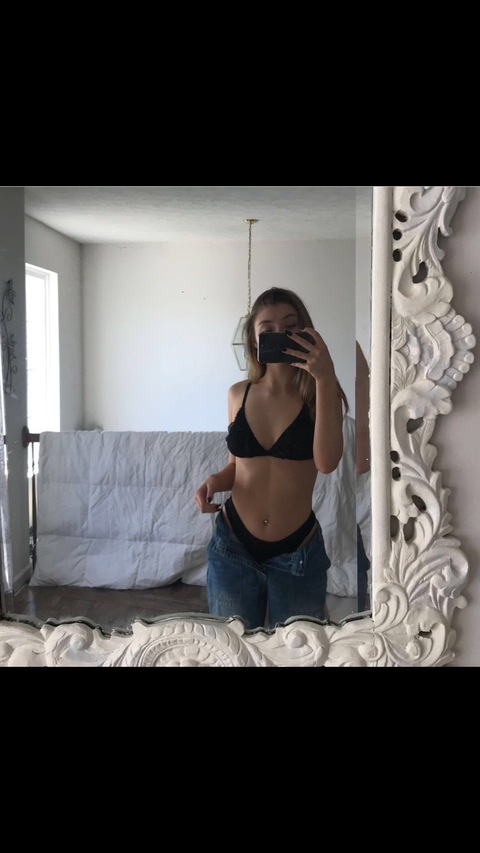 emz.rose onlyfans leaked picture 2