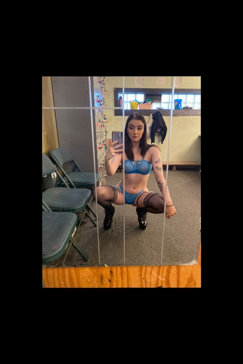 freakypetite onlyfans leaked picture 1