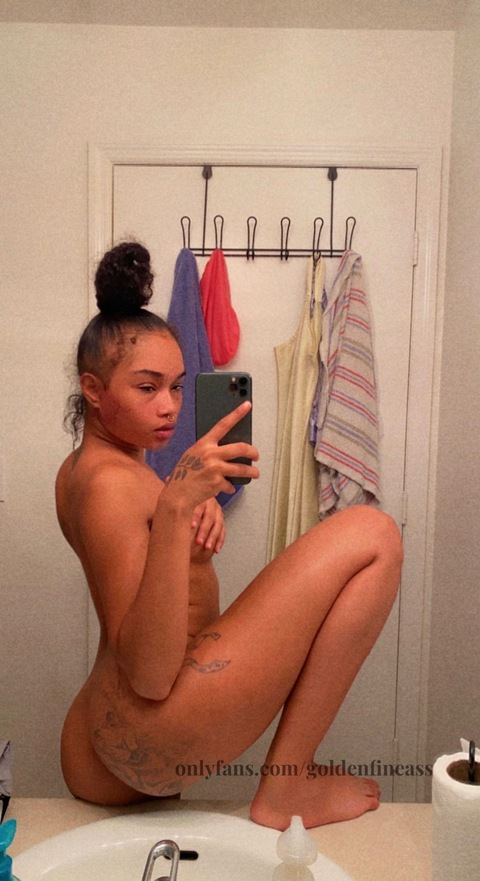 goldenfineass onlyfans leaked picture 2