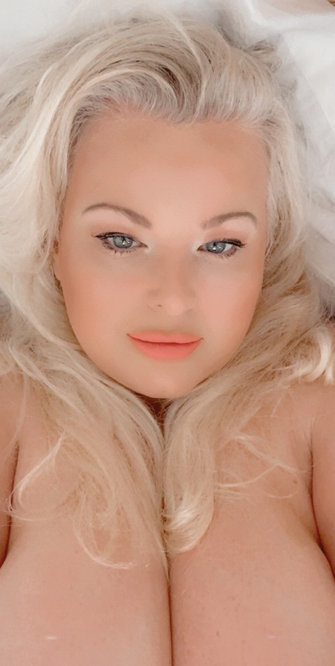 kirstynhalborgxxx onlyfans leaked picture 1
