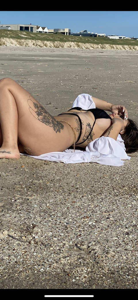 lacyrevue onlyfans leaked picture 1
