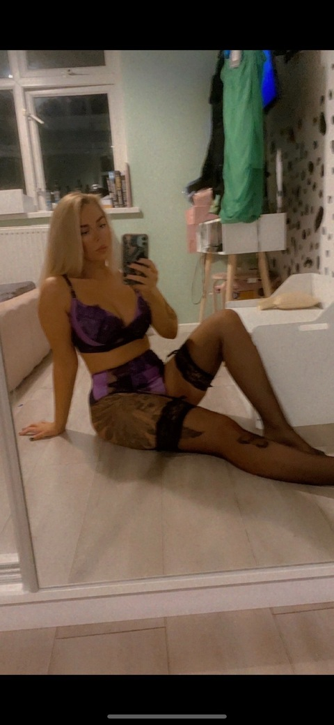 laurenej92 onlyfans leaked picture 2
