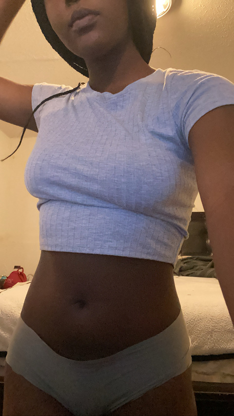 laylay16 onlyfans leaked picture 2