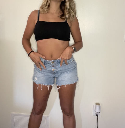 littlebitlexis onlyfans leaked picture 1