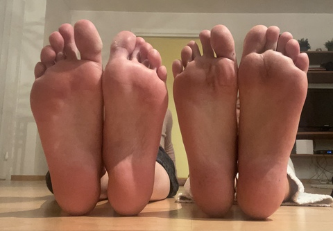 lovefeet321 onlyfans leaked picture 2