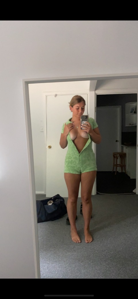 neivepricee onlyfans leaked picture 2