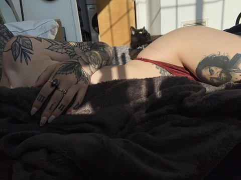 nonsalemwitch onlyfans leaked picture 1