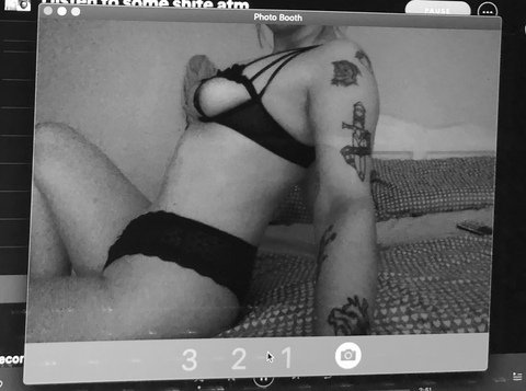 notyourhoney29 onlyfans leaked picture 2