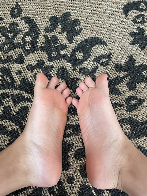 peachfeet9 onlyfans leaked picture 1