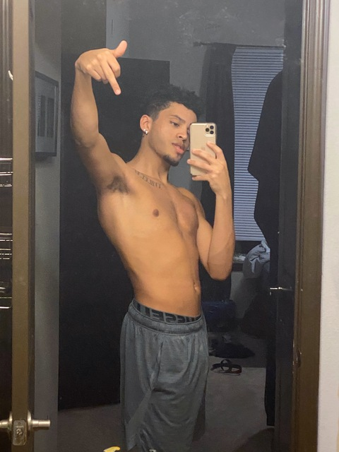 perfection98 onlyfans leaked picture 1
