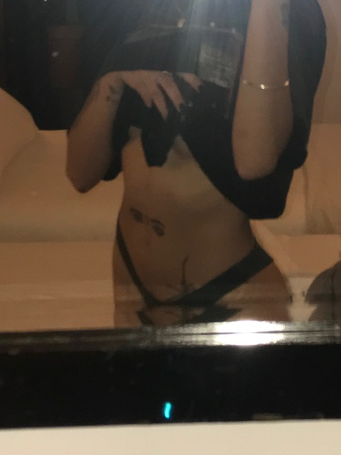 princesa111venus onlyfans leaked picture 1