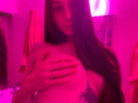 sarah_lereign onlyfans leaked picture 2