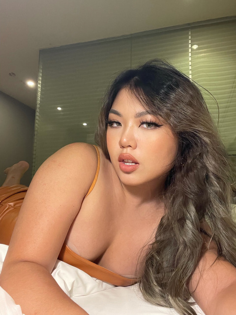 shallynecherie onlyfans leaked picture 1