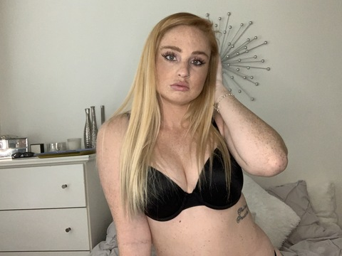 sweetstrawberry96 onlyfans leaked picture 1