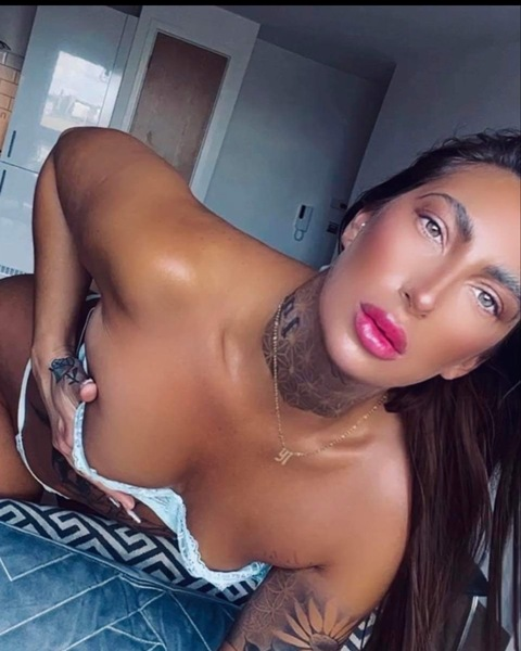 talia_uk onlyfans leaked picture 1