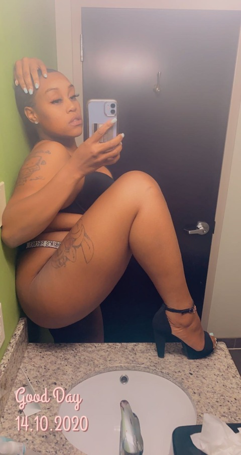 thatthickbitch onlyfans leaked picture 1