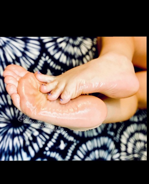 thebarefootvanessa onlyfans leaked picture 2