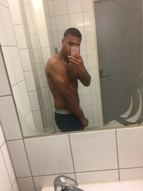 toohandsome870 onlyfans leaked picture 1