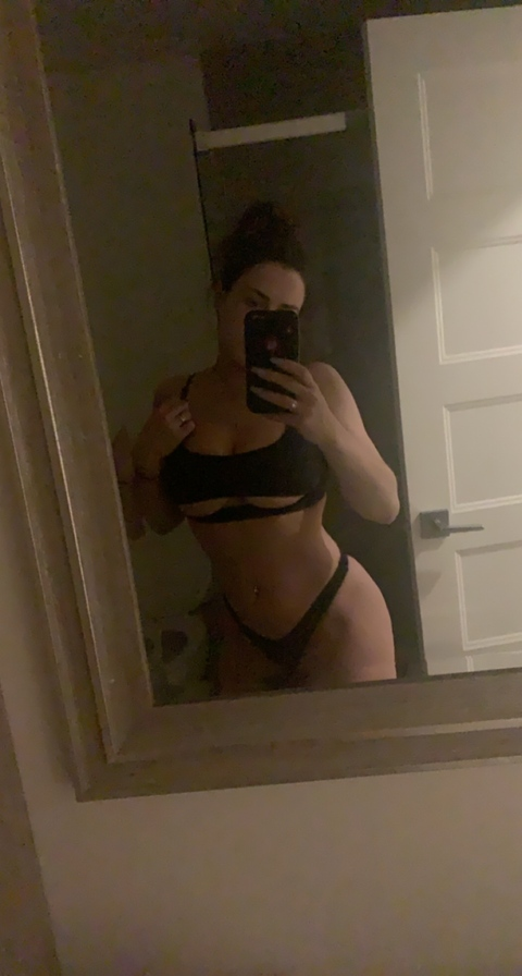 travelingfunds onlyfans leaked picture 2