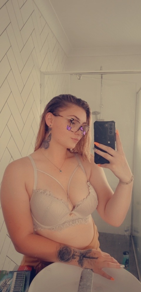zahliafirth7 onlyfans leaked picture 1